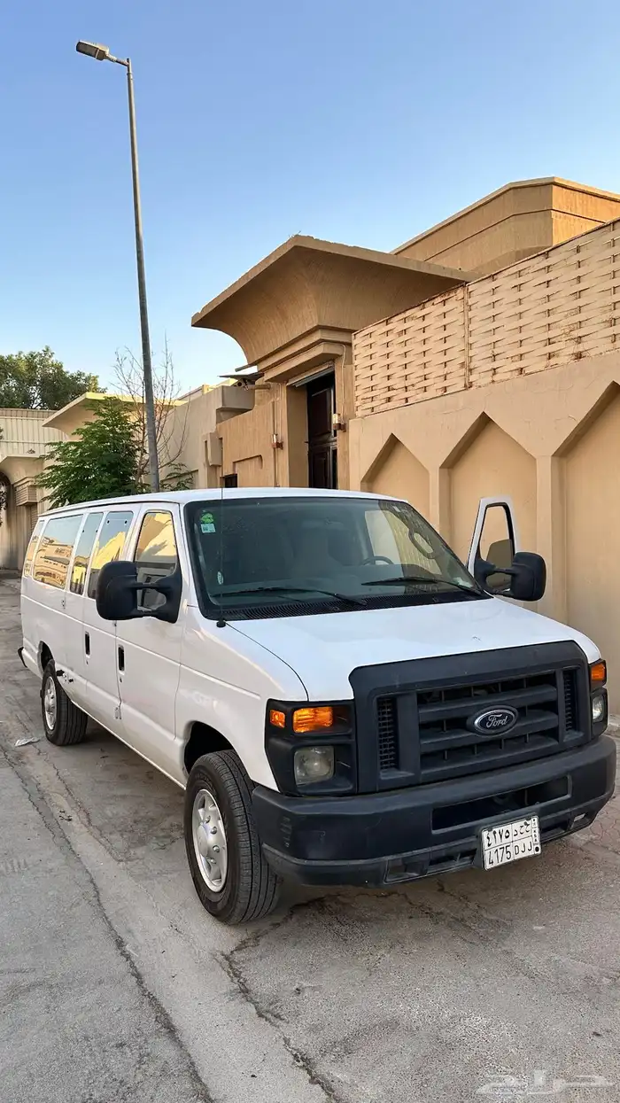 فورد E350 ذوي احتياجات خاصه ممشى قليل 0