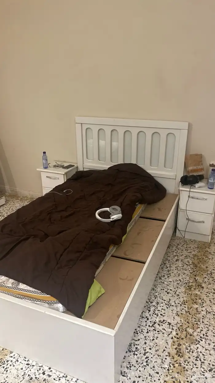 سرير للبيع مستعجل بسبب النقل نظيف 0