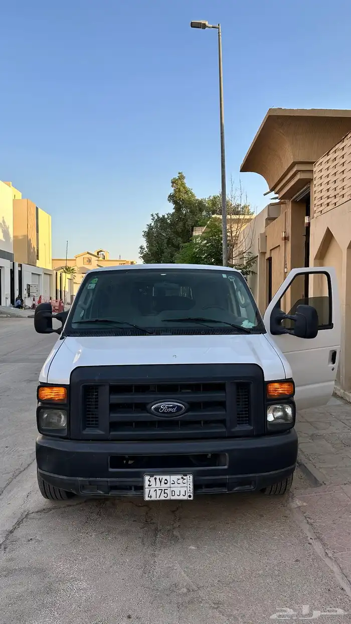 فورد E350 ذوي احتياجات خاصه ممشى قليل 1