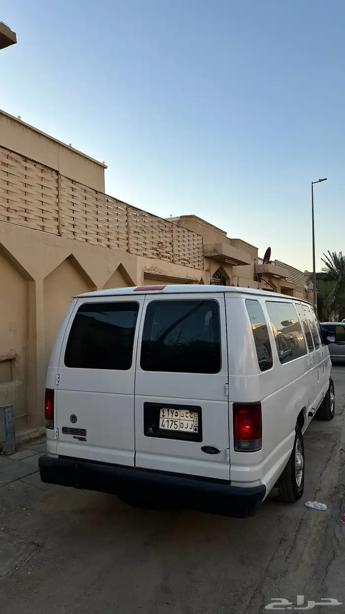 فورد E350 ذوي احتياجات خاصه ممشى قليل 3