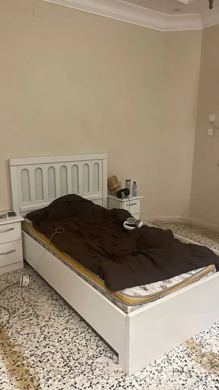 سرير للبيع مستعجل بسبب النقل نظيف 1