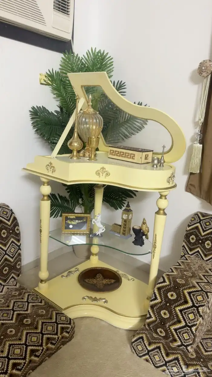 طاوله عرض على شكل بيانو 0