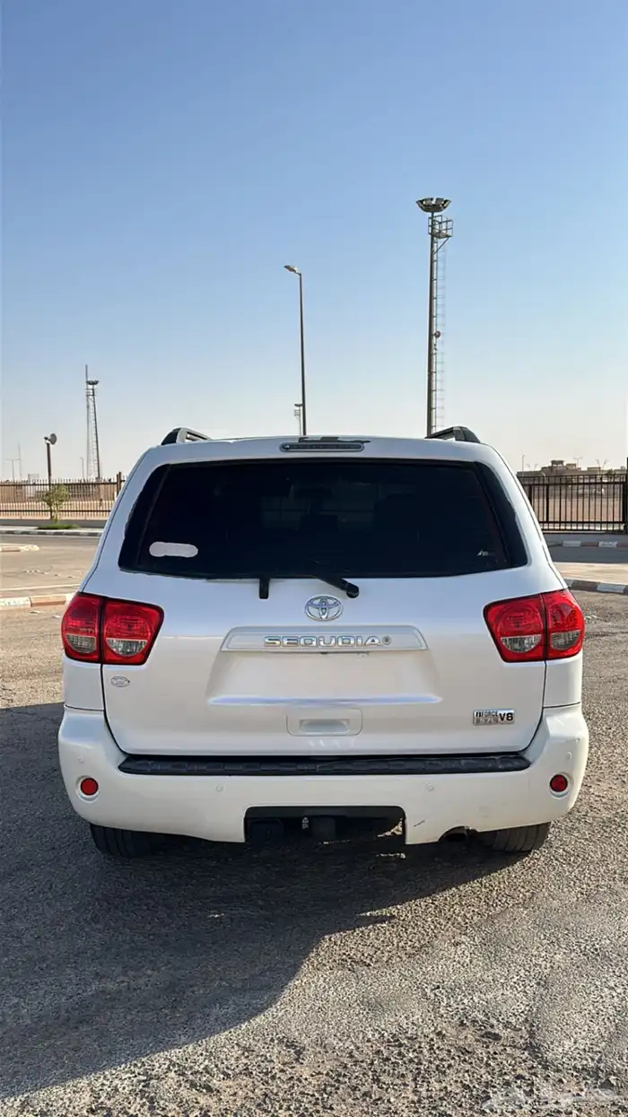 تويوتا سكويا SR5 نص فل 2016 8