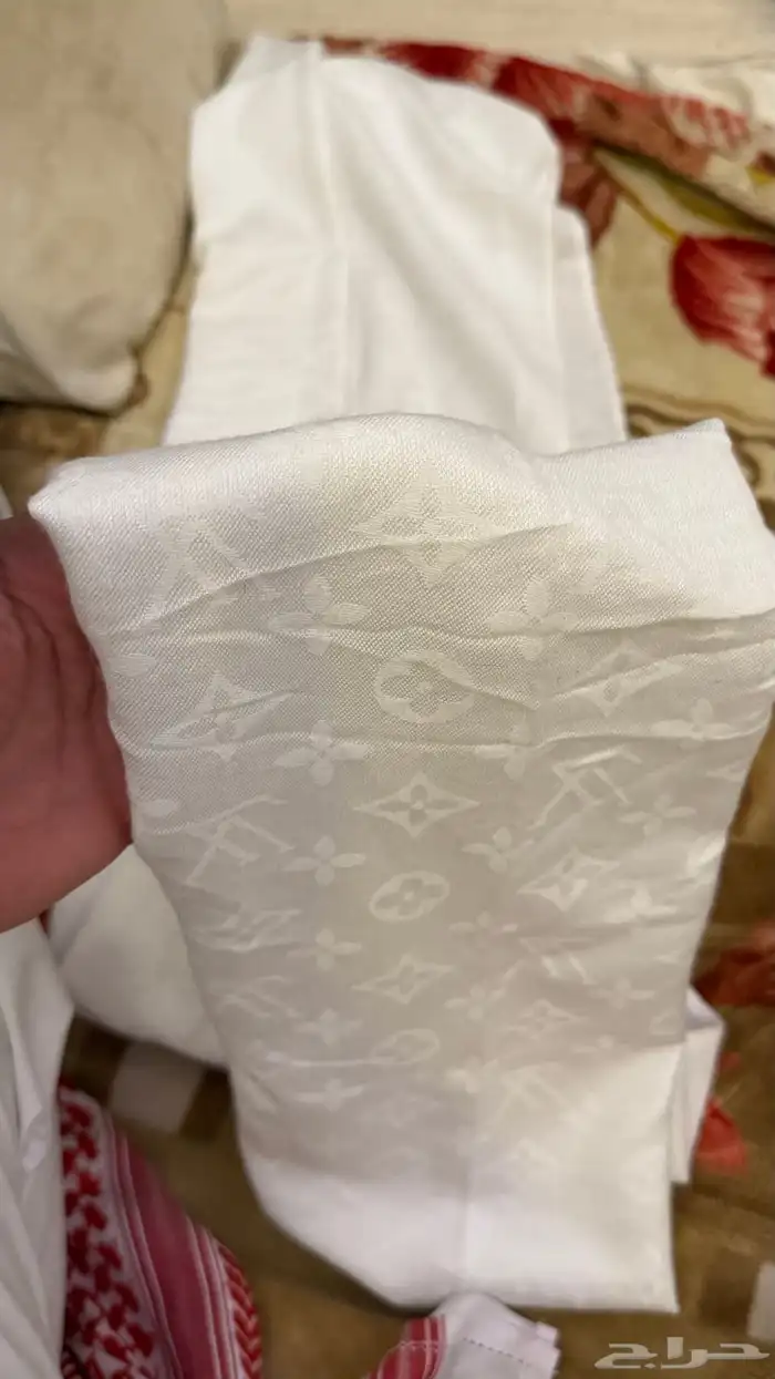 شال شتوي LV لون سكري 1