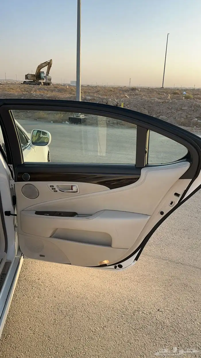 لكزس LS460 L سعودي عبدالطيف جميل 15
