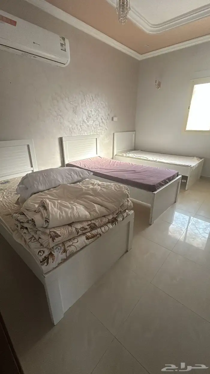 غرفة نوم وكنب وفرش مجلس مع تجهيزات كهربائية متفرقة للبيع 13