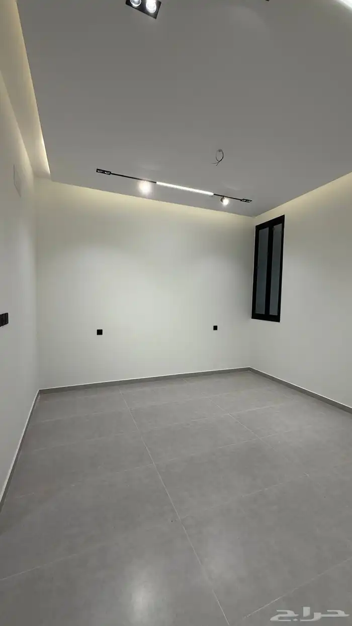 للبيع شقق ارضيه وعلويه بحى الراقي خميس مشيط على شارع 25 م 22