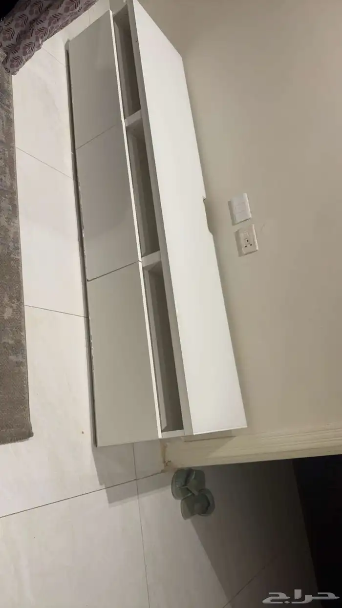 كنبه وطاوله شاشه 0