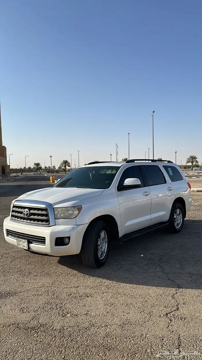 تويوتا سكويا SR5 نص فل 2016 3