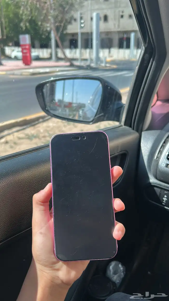 ايفون 16 لون وردي 1