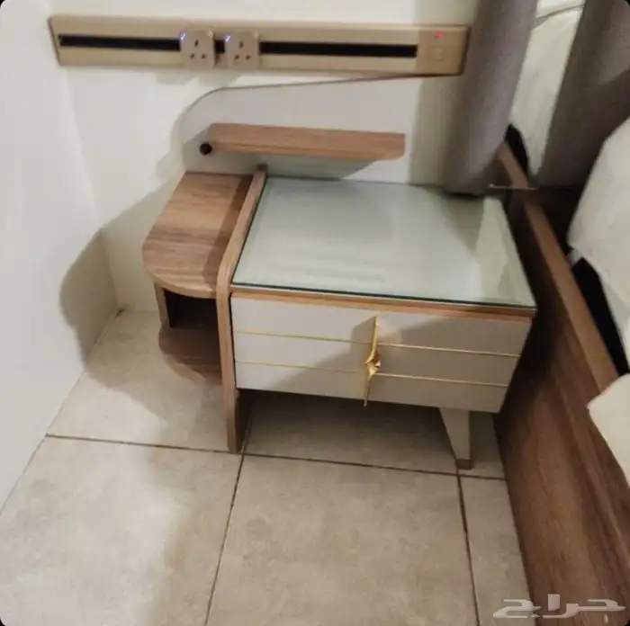 غرفة نوم كاملة بجودة عالية وشكل عصري للبيع شبه جديد 2