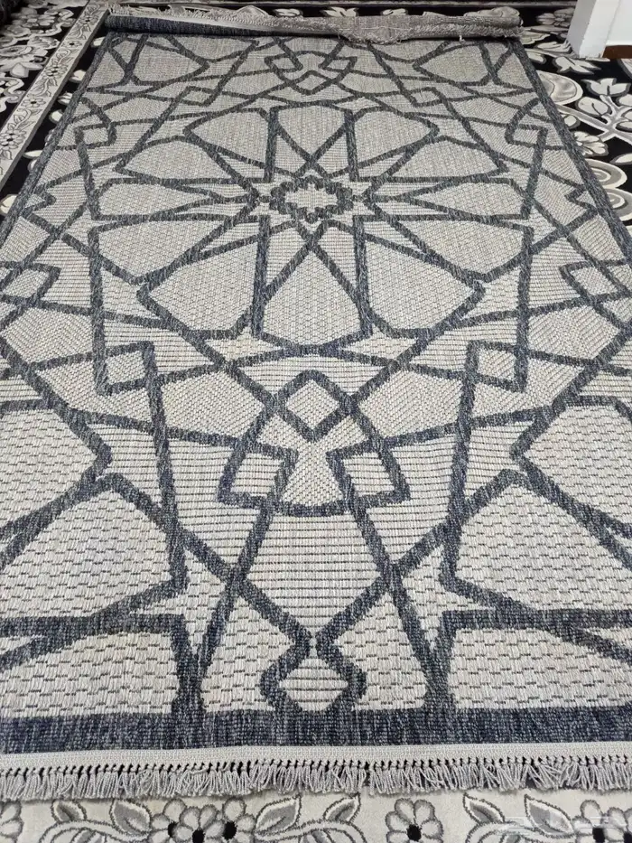 سجاده مستعمل شبه جديده 3 في 2 البيع 200 ريال 0