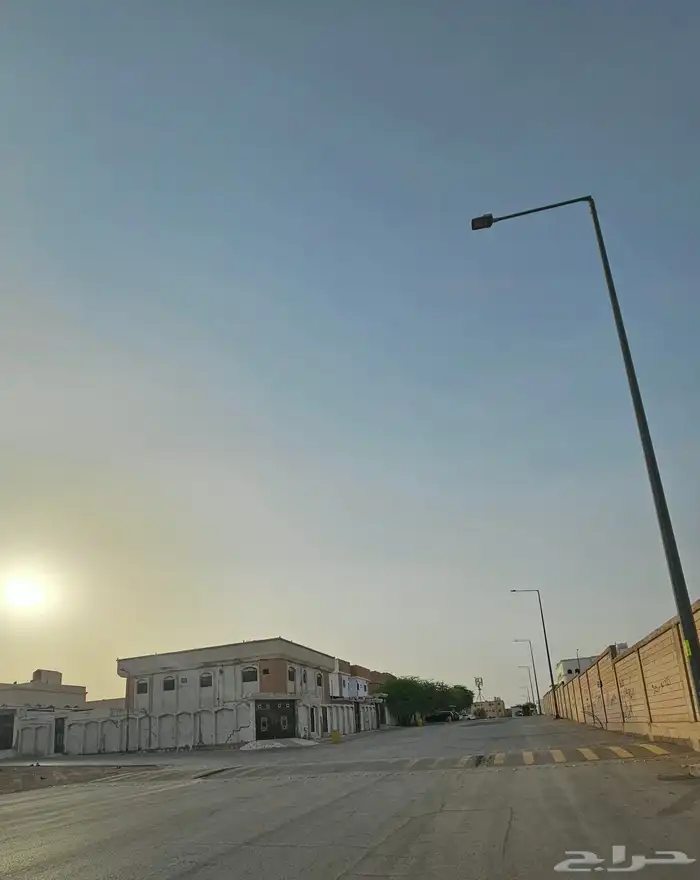 للبيع ارض مساحتها 1300 م على ثلاث شوارع في حي السعادة الرياض 2