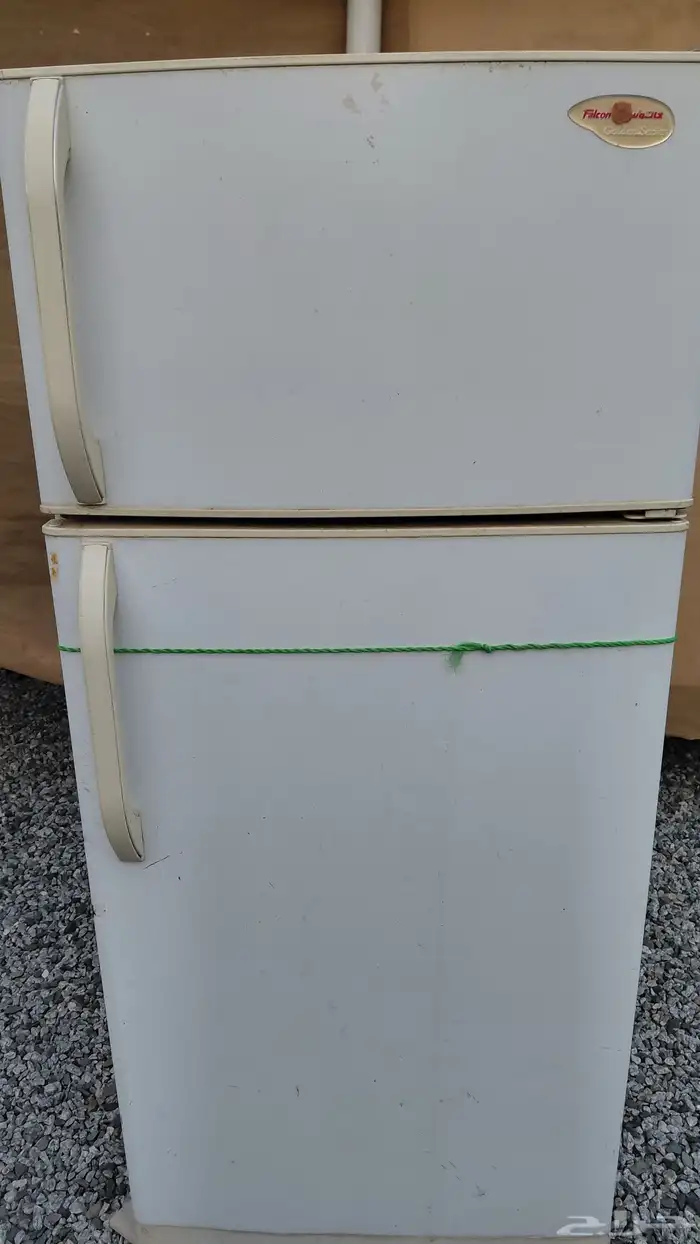 ثلاجتين وقافي وحده ماركة فالكون والثانية ال جاي مستخدمة 1