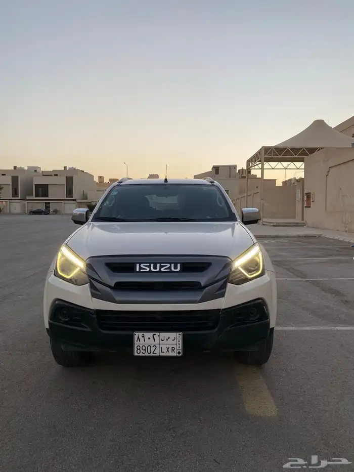 للبيع ايسوزو ام يو اكس 2019 0