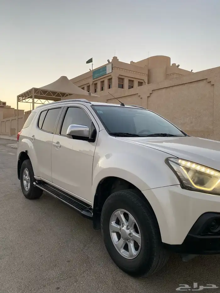 للبيع ايسوزو ام يو اكس 2019 2