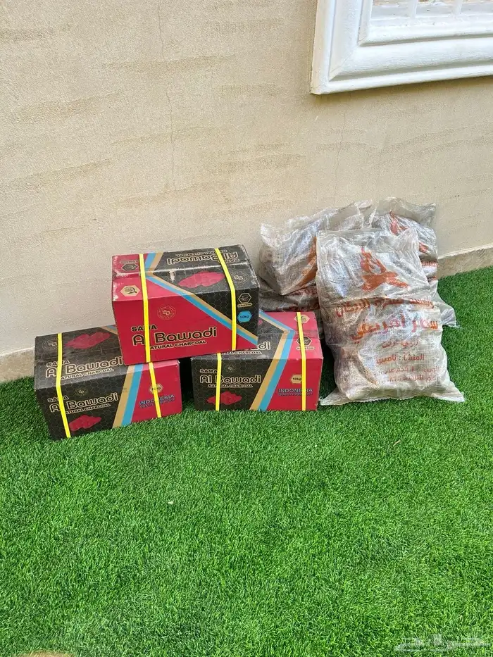 حطب وفحم عندي كميه كثيره 0