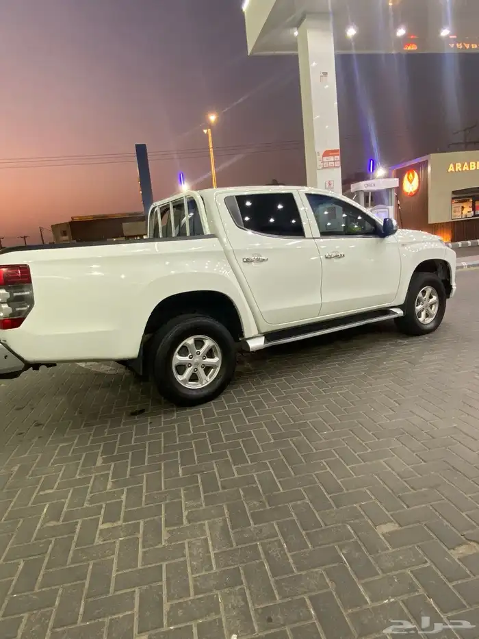 موستبيشي L200 2022 للتقبيل 1