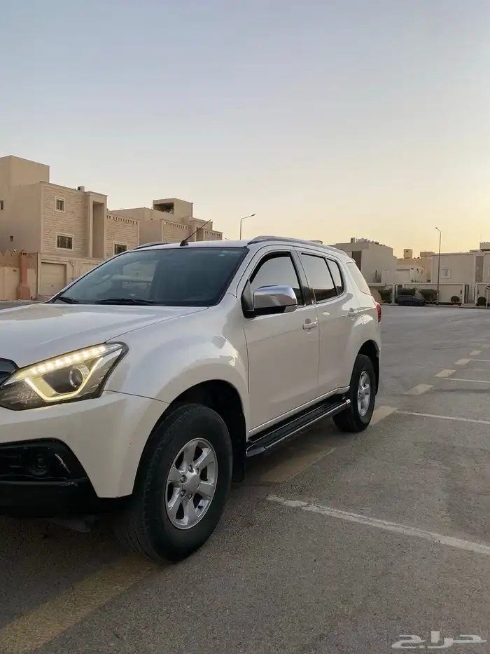 للبيع ايسوزو ام يو اكس 2019 1