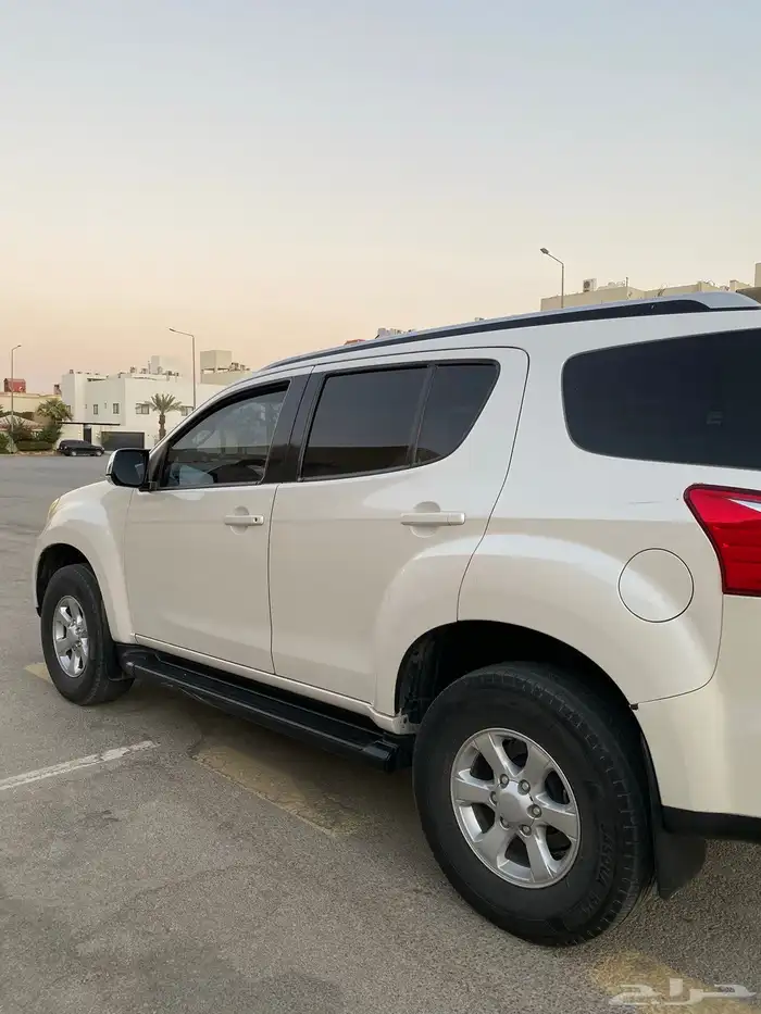 للبيع ايسوزو ام يو اكس 2019 3