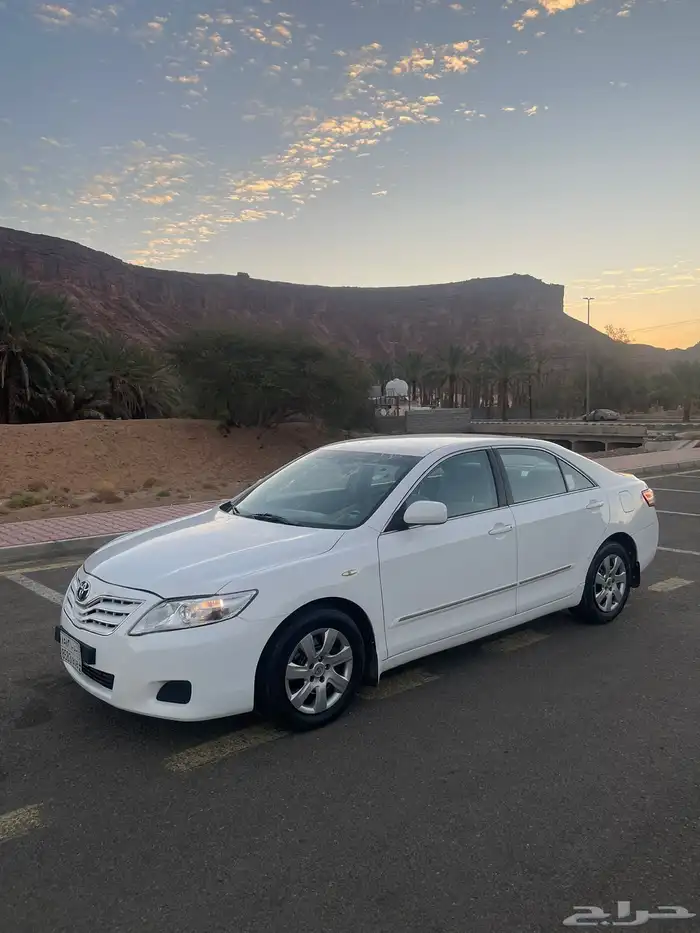 لبيع كامري 2011 او بدل بهايلوكس 3