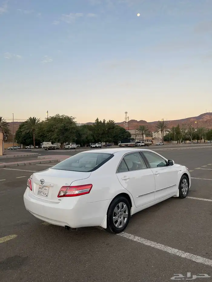 لبيع كامري 2011 او بدل بهايلوكس 1