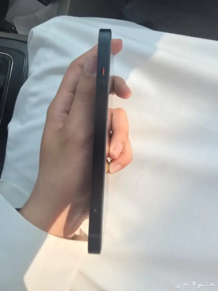 ايفون 14 عادي نظيف مافيه خدوش نسبة البطارية 90 0