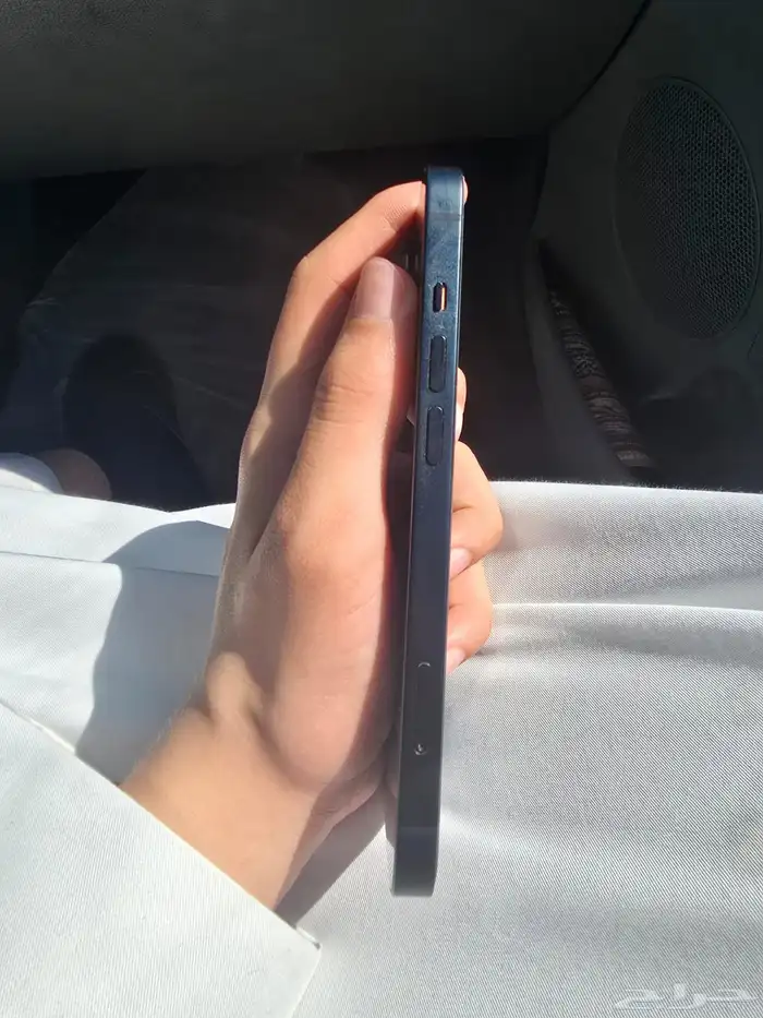 ايفون 14 عادي نظيف مافيه خدوش نسبة البطارية 90 8