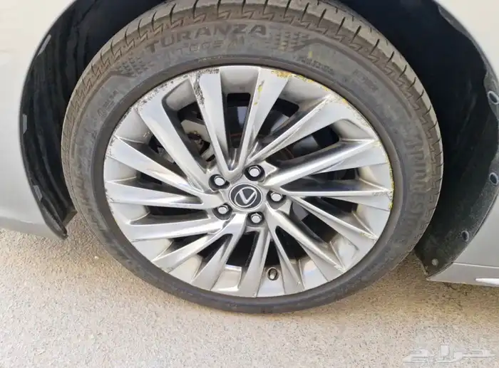 سيارة لكزس 2019 27