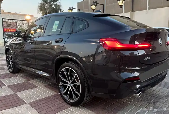 بي ام X4 15
