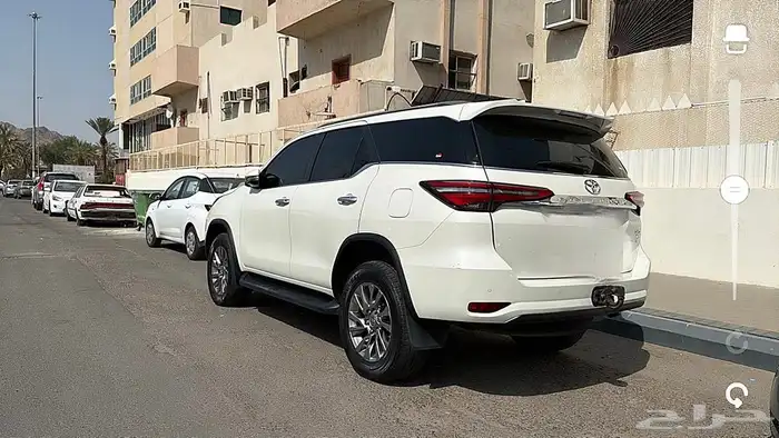 فورتشنر ديزل فل كامل بحالة الوكالة موديل 2021 4