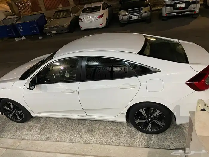 قابل للتفاوض سواء للبدل بسياره 7 مقاعد او البيع 7