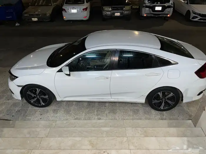 قابل للتفاوض سواء للبدل بسياره 7 مقاعد او البيع 9