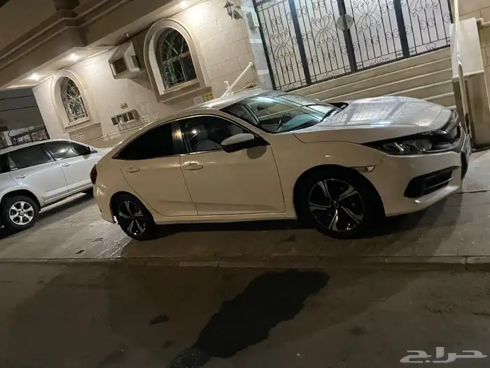 قابل للتفاوض سواء للبدل بسياره 7 مقاعد او البيع 6