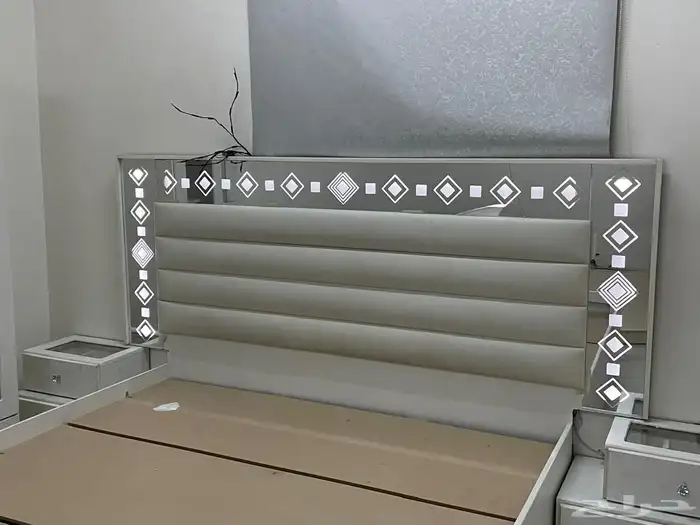 سرير و طاوله 2