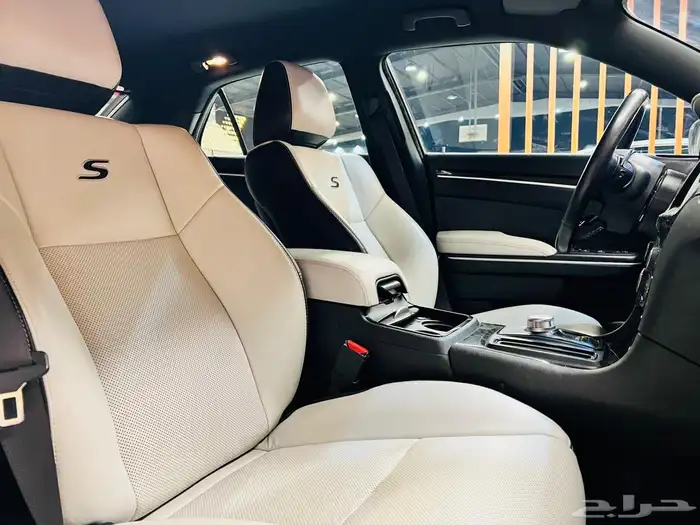 كرايزلر 2021 C300 V6 S فل كامل ( بحاله ممتازه) 7