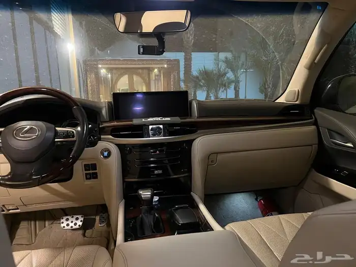 لكزس2021 7