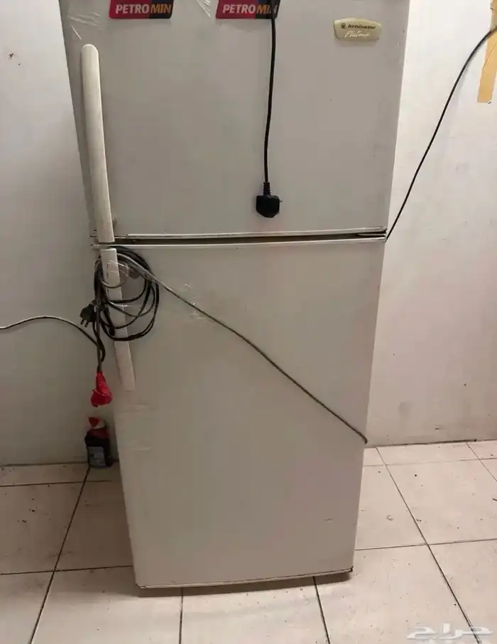 ثلاجه بحاله جيده كهرباء 110 0