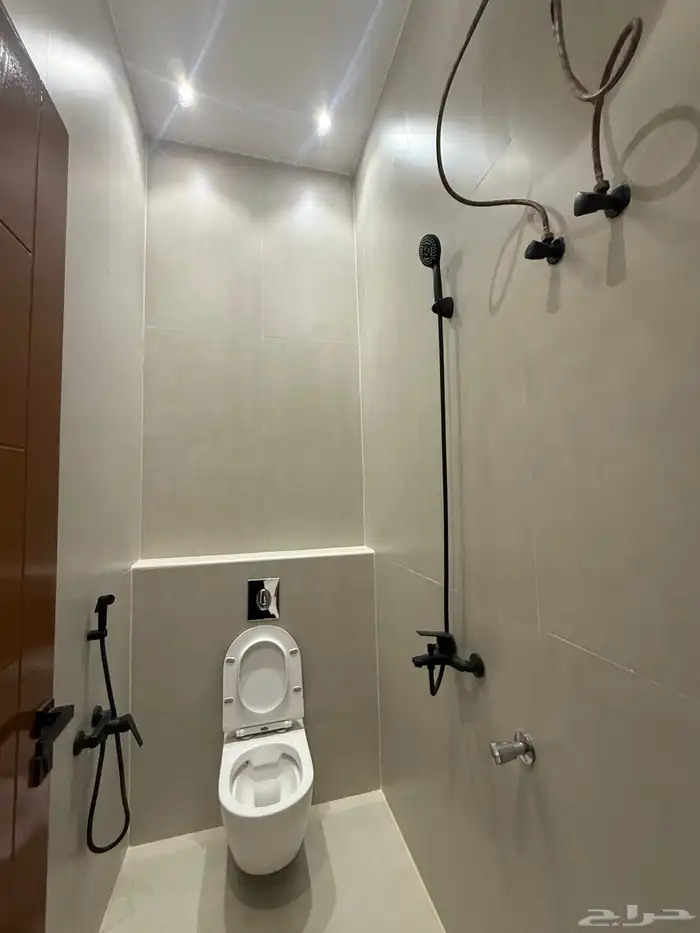 ادوار للبيع في المزاحمية حي طويق 9