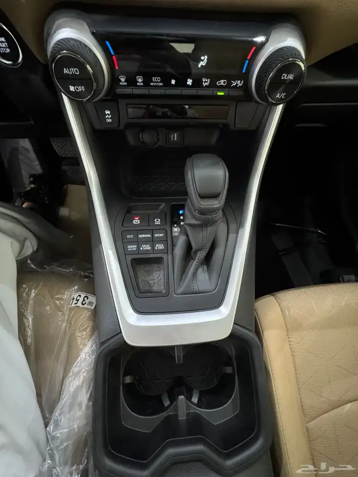 تويوتا رافور XLE 2025 بنزين اصفار 12