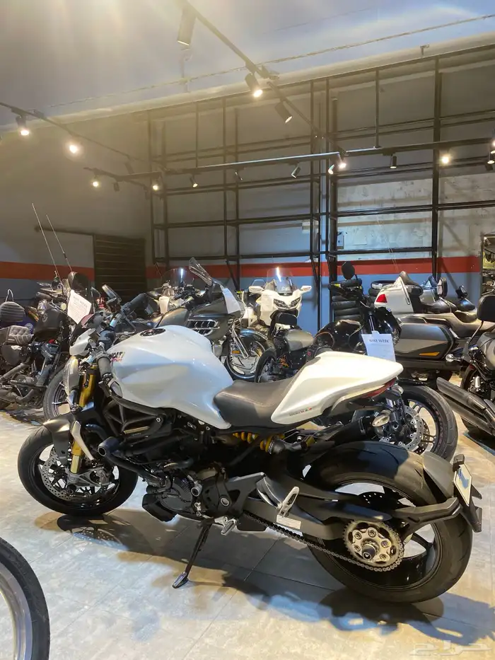 Ducati Monster 1200s 14