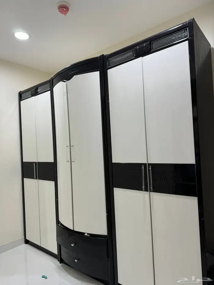 دولاب وتسريحه وكمودينه طويله 2500 قابل للتفاوض 1