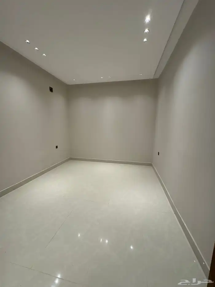 للبيع تاون هاوس ارضي بسطح خاص بسعر مميز 11