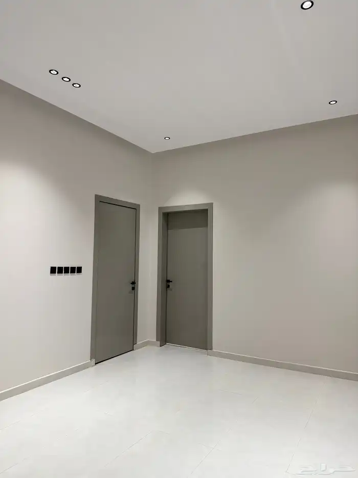 دور أول للبيع حي البيان 9