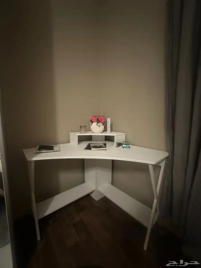 طاولة مكتبة زاوية بيضاء من ساكو 1