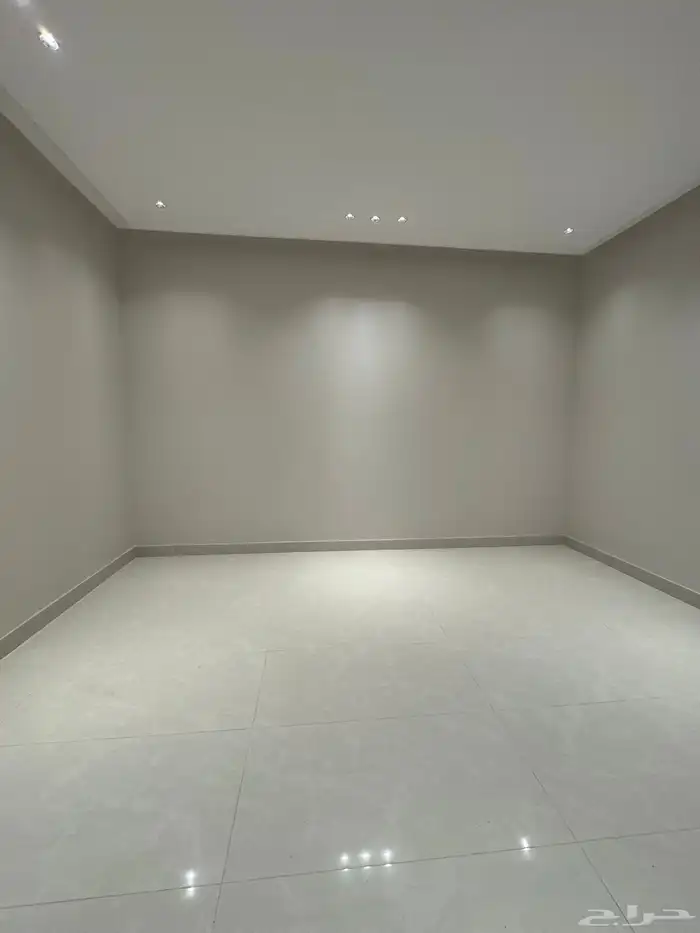 للبيع تاون هاوس ارضي بسطح خاص بسعر مميز 2