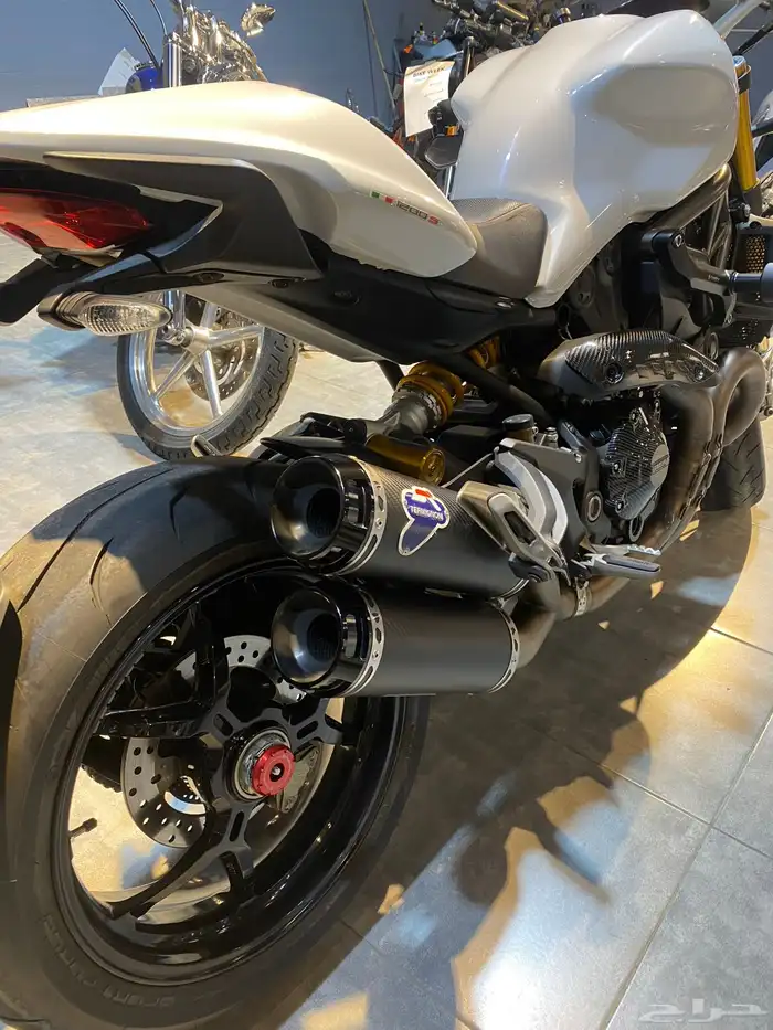 Ducati Monster 1200s 12