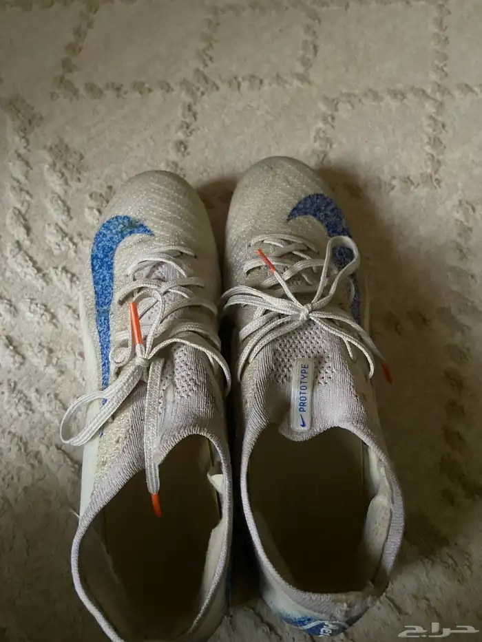 للبيع بوت نايك شاريه ب 400 استخدام أسبوع فقط مقاس 42 او 41 3