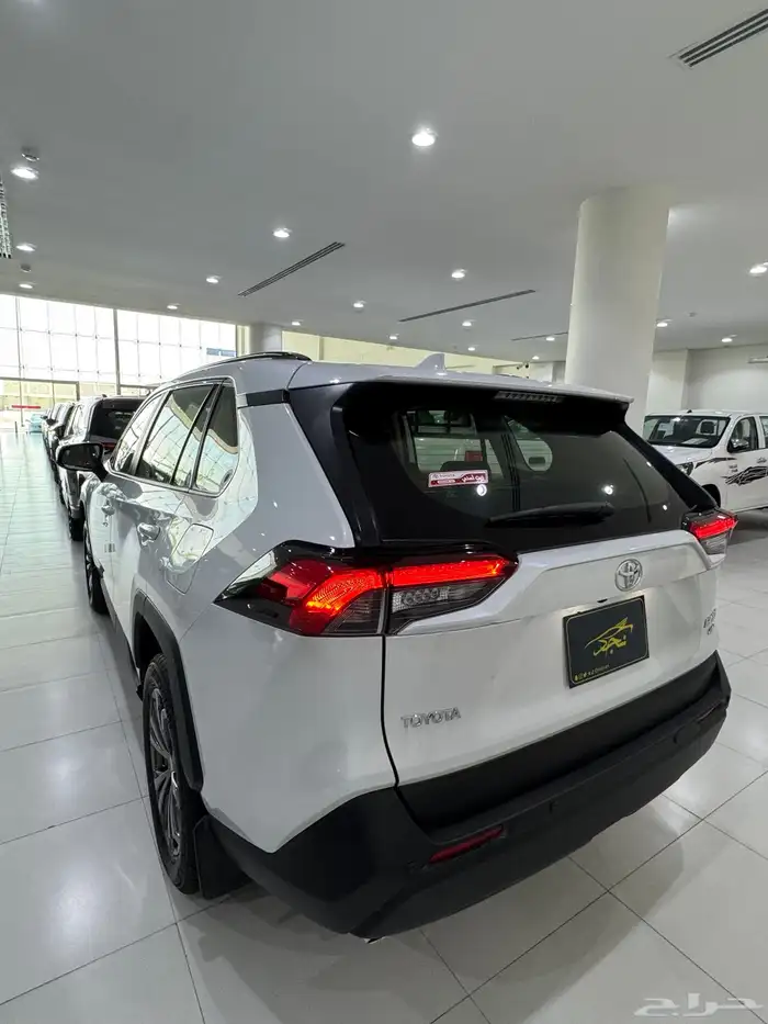 تويوتا رافور XLE 2025 بنزين اصفار 4