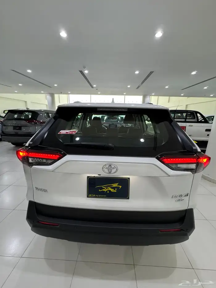 تويوتا رافور XLE 2025 بنزين اصفار 5